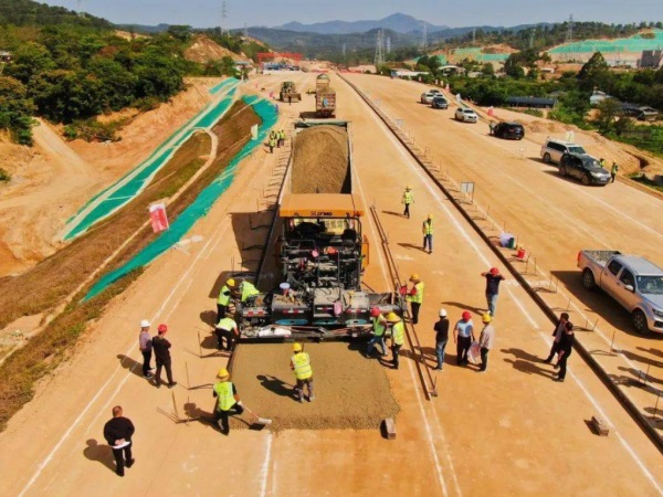 伊犁哈萨克高速公路